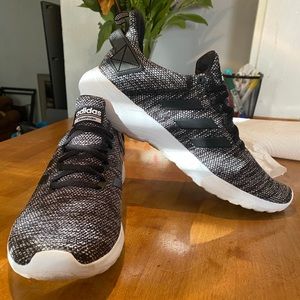 Men’s Adidas Tennis Shoes, Size 11